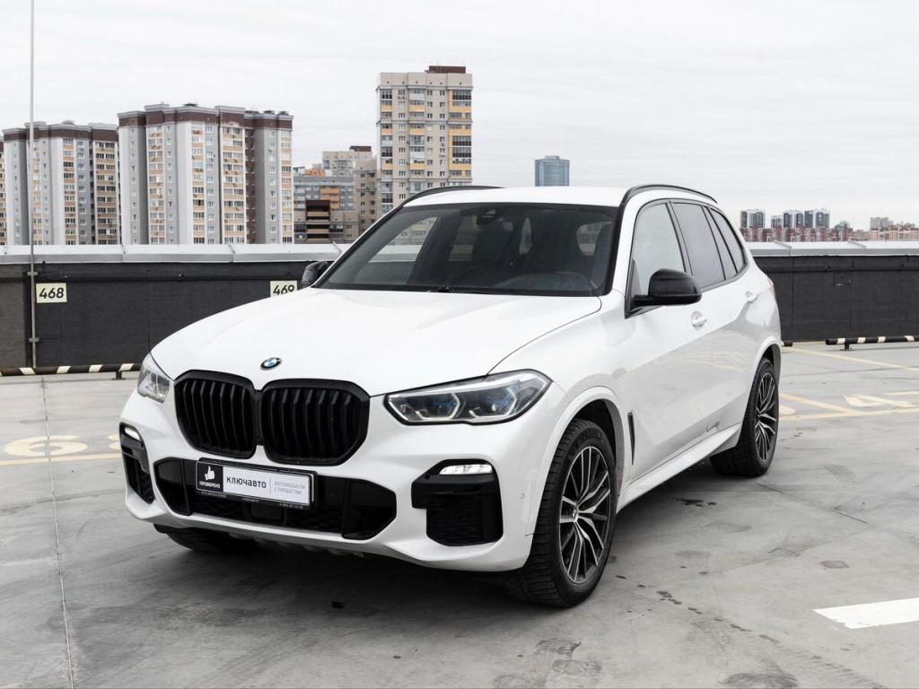 Белый BMW X5 2020 года с пробегом
