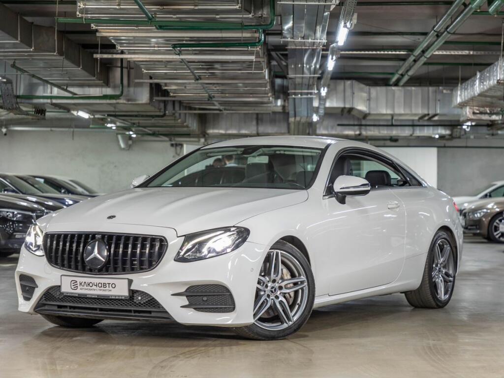 Белый Mercedes-Benz E-Класс 2018 года с пробегом