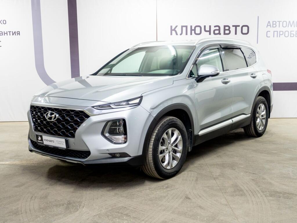 Серый Hyundai Santa Fe 2019 года с пробегом