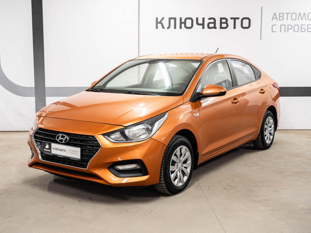 Оранжевый Hyundai Solaris 2019 года с пробегом