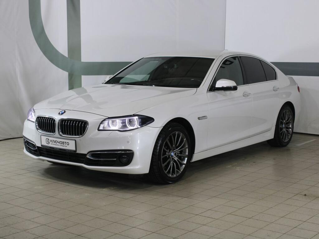 Белый BMW 5 серия 2016 года с пробегом