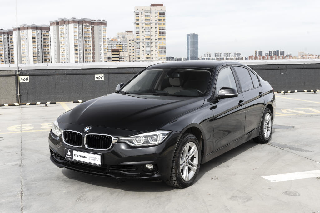 Черный BMW 3 серия 2017 года с пробегом