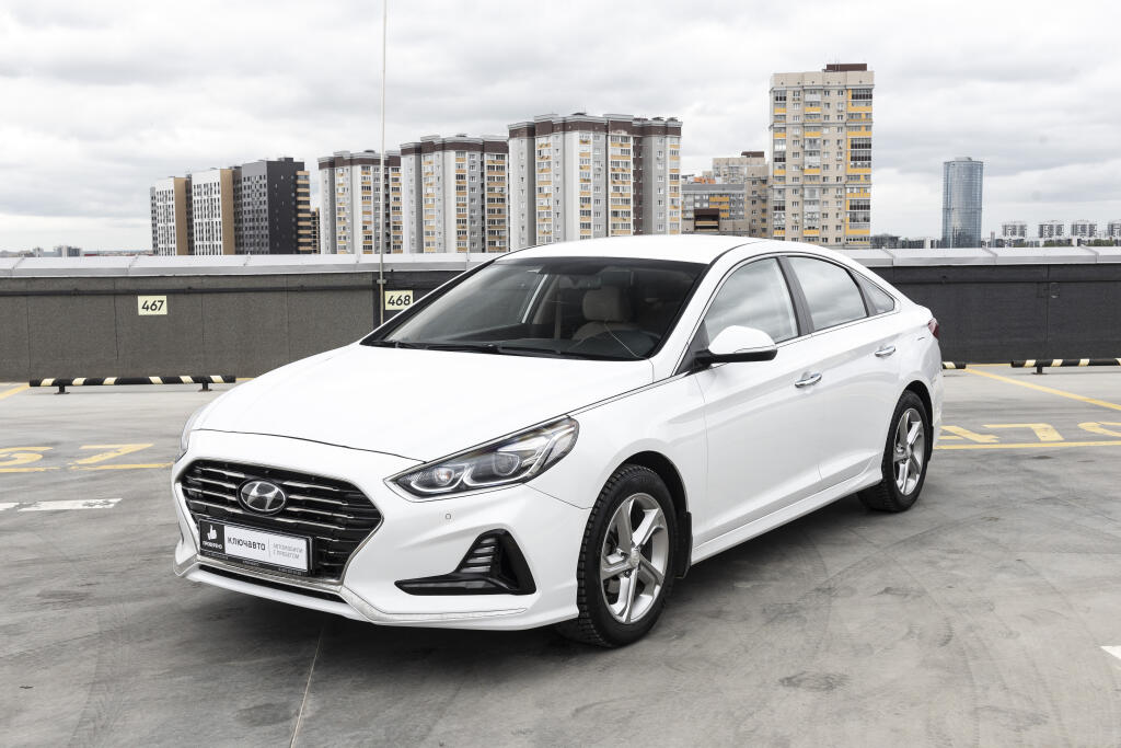 Белый Hyundai Sonata 2018 года с пробегом