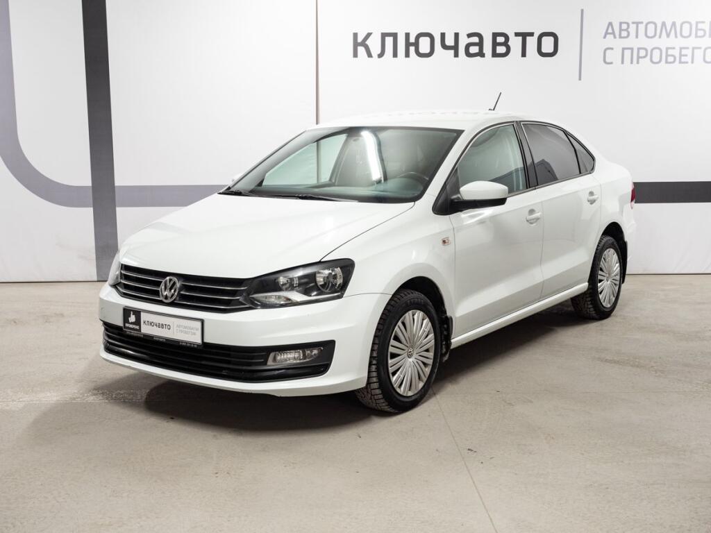 Белый Volkswagen Polo 2018 года с пробегом