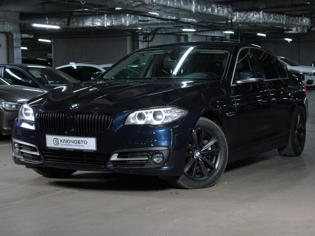 Синий BMW 5 серия 2014 года с пробегом
