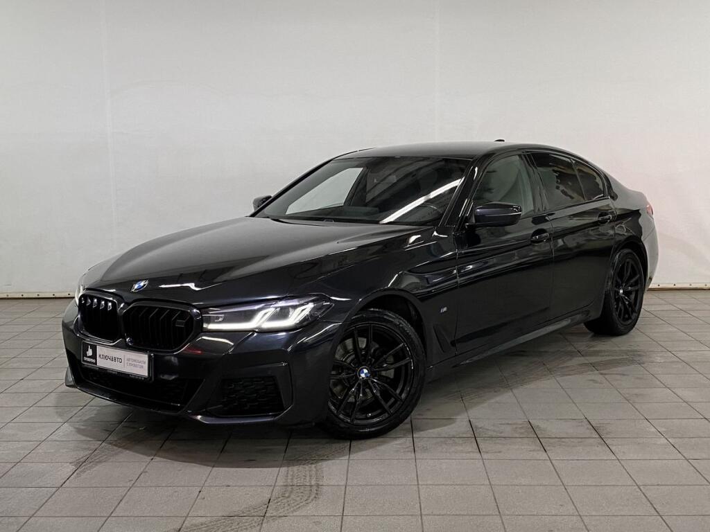 Черный BMW 5 серия 2021 года с пробегом