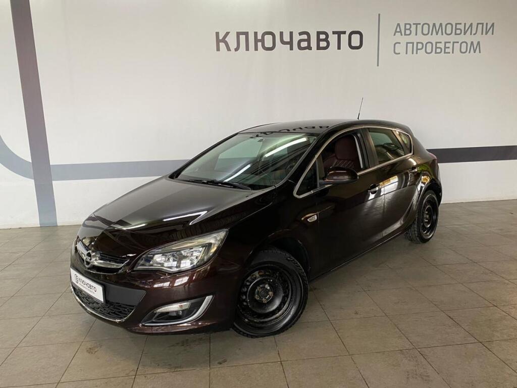 Коричневый Opel Astra 2013 года с пробегом