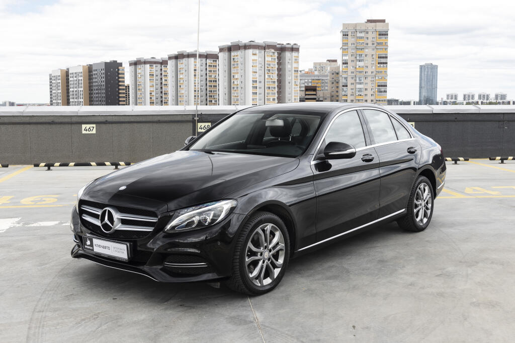 Черный Mercedes-Benz C-Класс 2015 года с пробегом