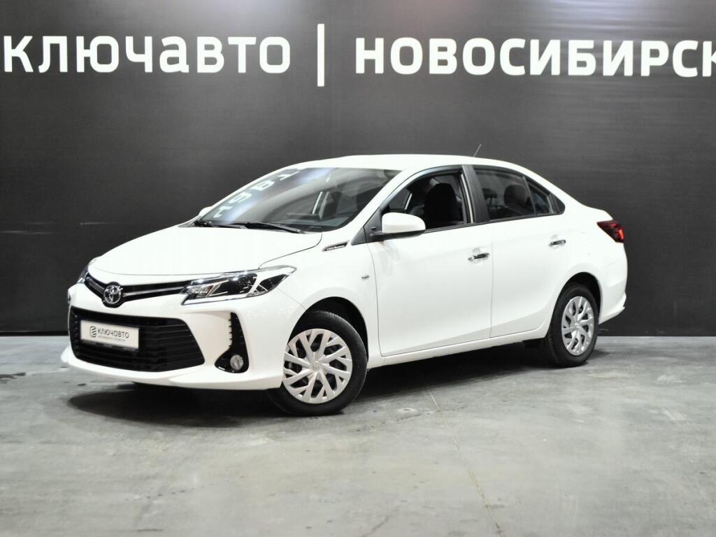 Белый Toyota Vios 2023 года с пробегом
