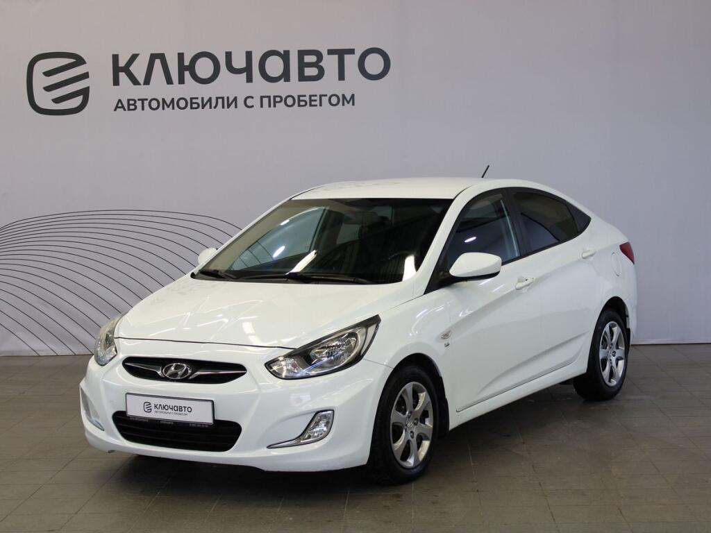 Белый Hyundai Solaris 2012 года с пробегом