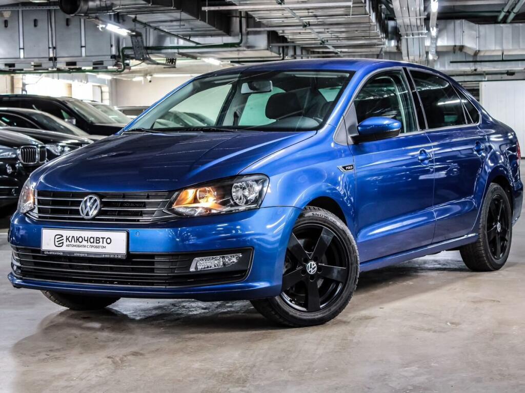 Синий Volkswagen Polo 2018 года с пробегом