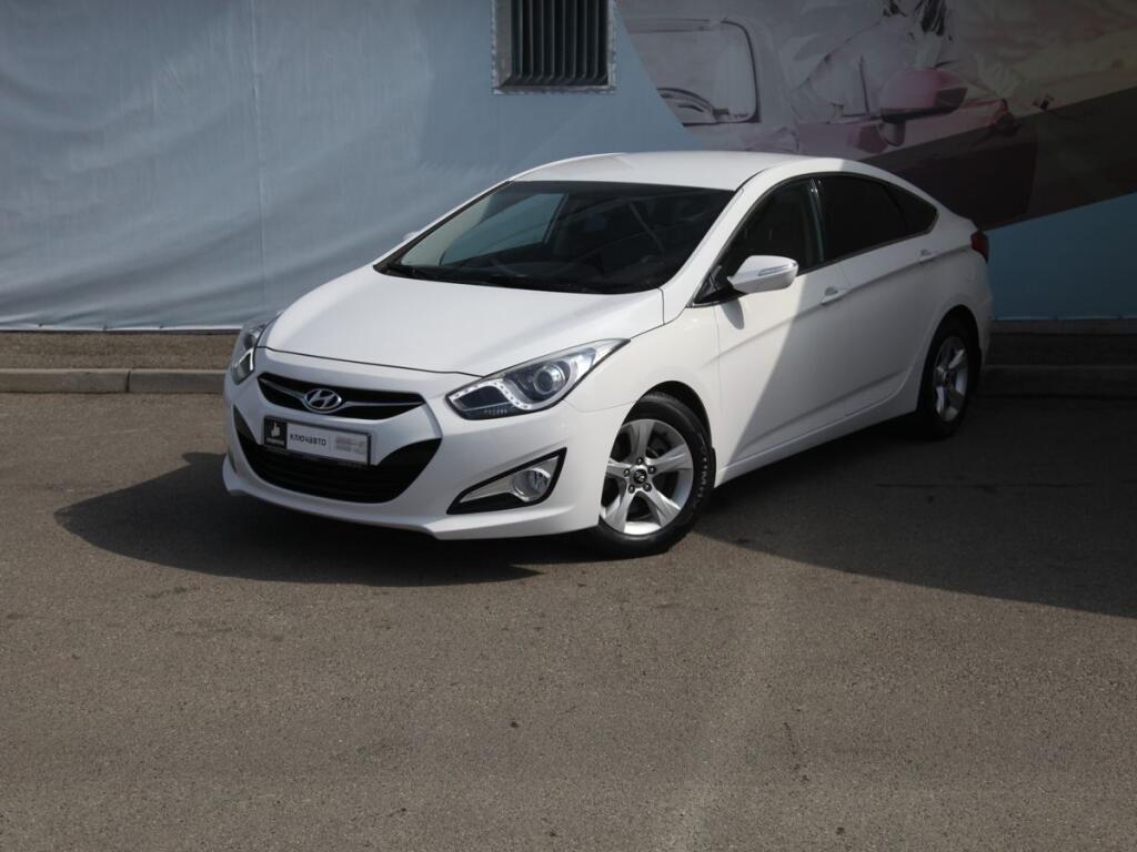 Белый Hyundai i40 2014 года с пробегом