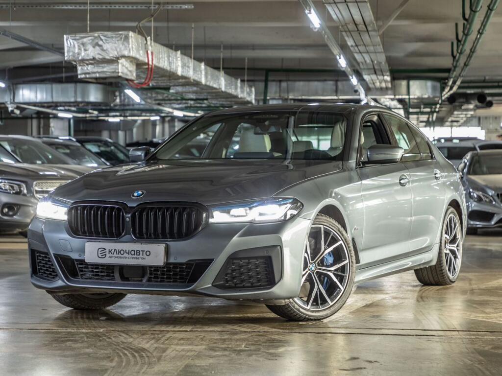 Серый BMW 5 серия 2021 года с пробегом
