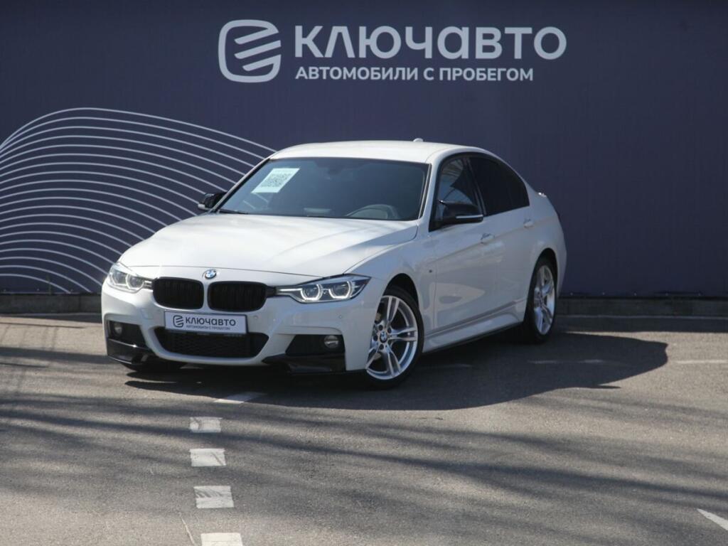 Белый BMW 3 серия 2017 года с пробегом
