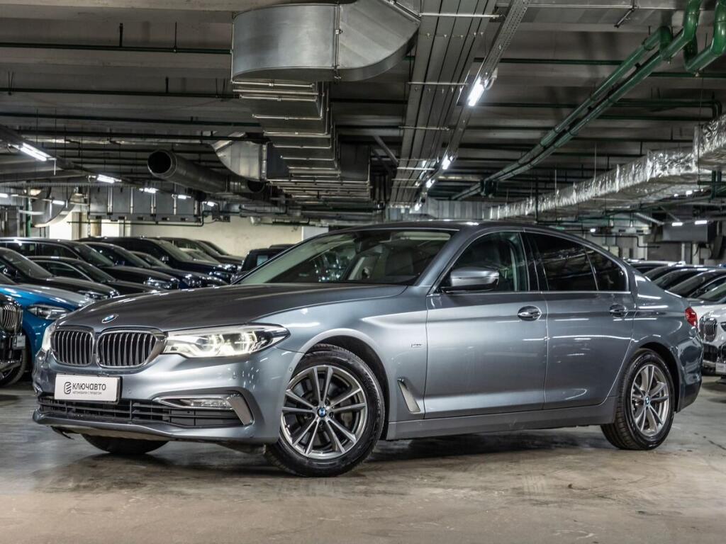 Серый BMW 5 серия 2017 года с пробегом