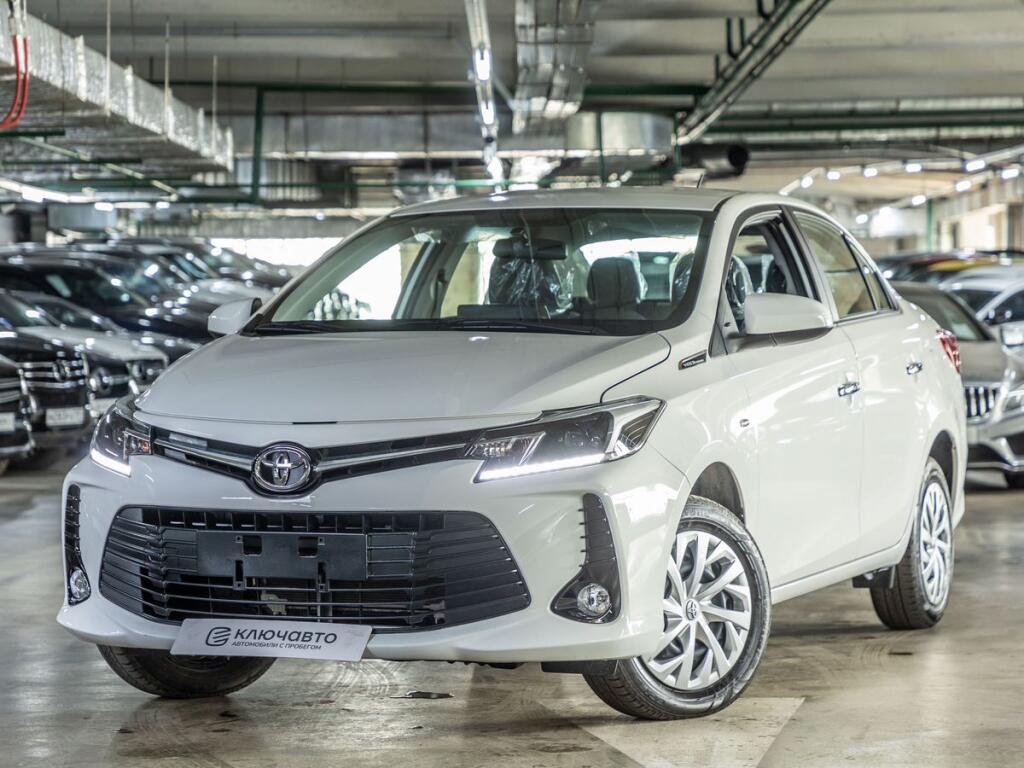 Белый Toyota Vios 2023 года с пробегом