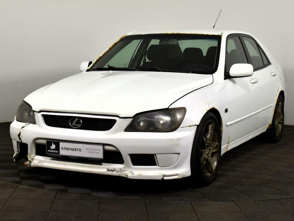 Белый Lexus IS 1999 года с пробегом