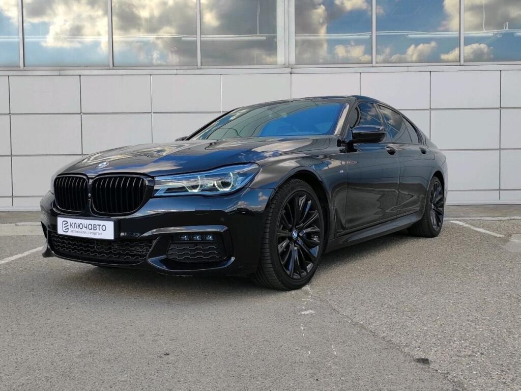 Черный BMW 7 серия 2018 года с пробегом