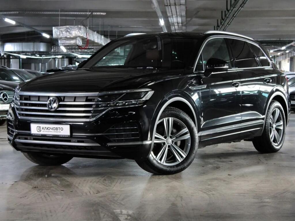 Черный Volkswagen Touareg 2018 года с пробегом