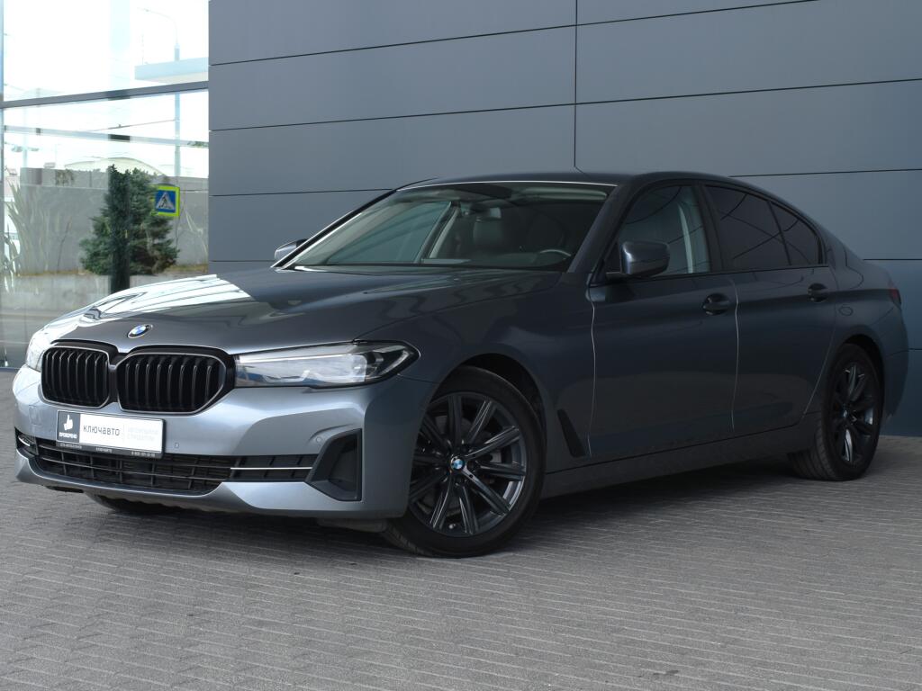 Серый BMW 5 серия 2020 года с пробегом