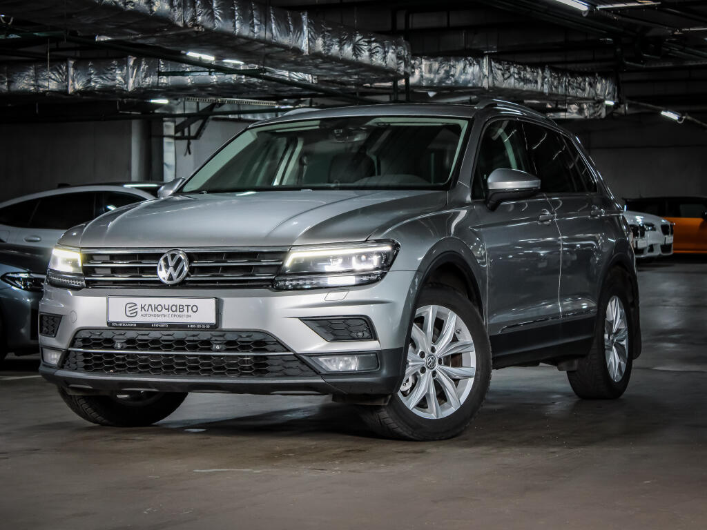 Серый Volkswagen Tiguan 2018 года с пробегом