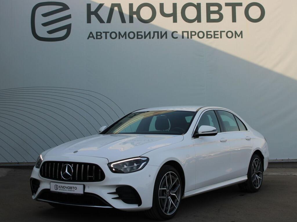 Белый Mercedes-Benz E-Класс 2021 года с пробегом