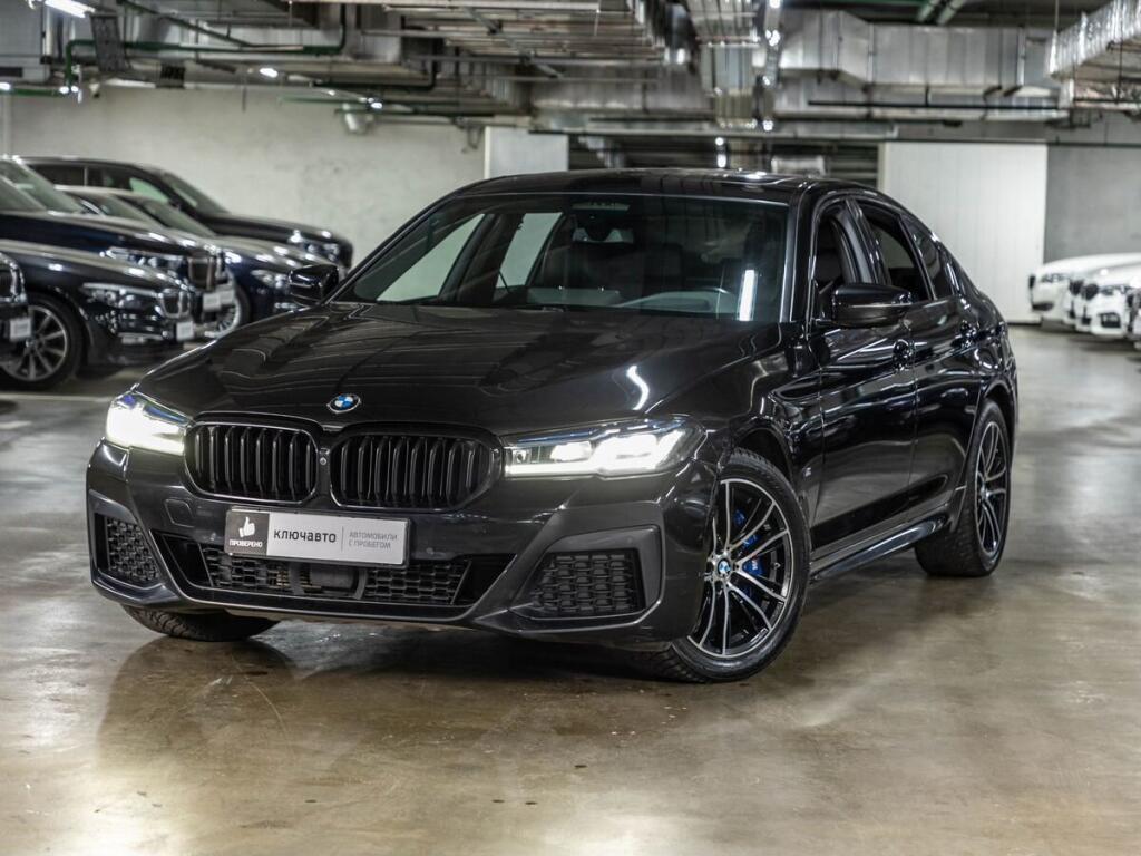 Черный BMW 5 серия 2021 года с пробегом