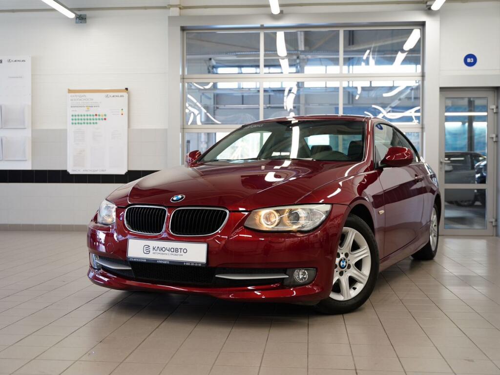 Красный BMW 3 серия 2013 года с пробегом