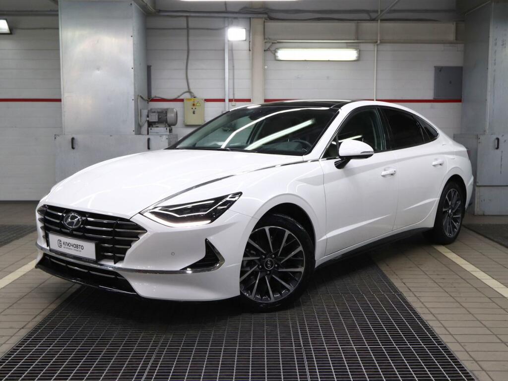 Белый Hyundai Sonata 2020 года с пробегом