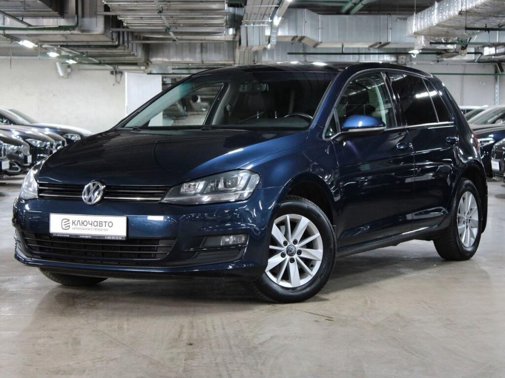 Синий Volkswagen Golf 2014 года с пробегом