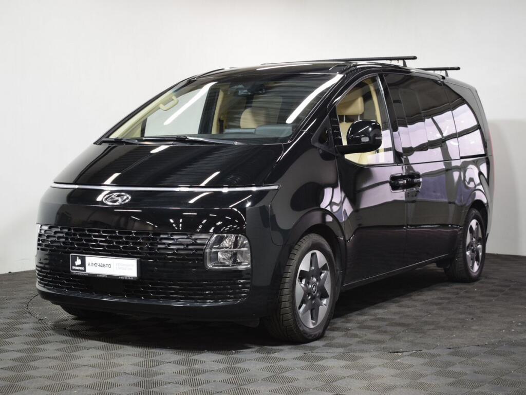 Черный Hyundai Staria 2021 года с пробегом