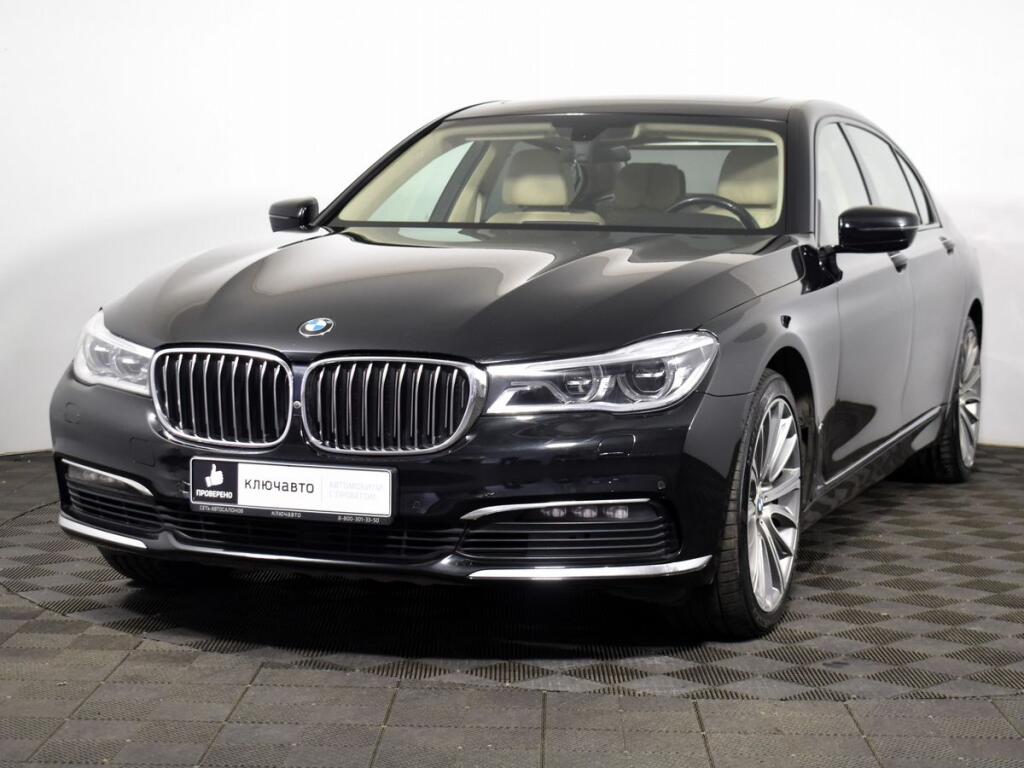 Черный BMW 7 серия 2017 года с пробегом