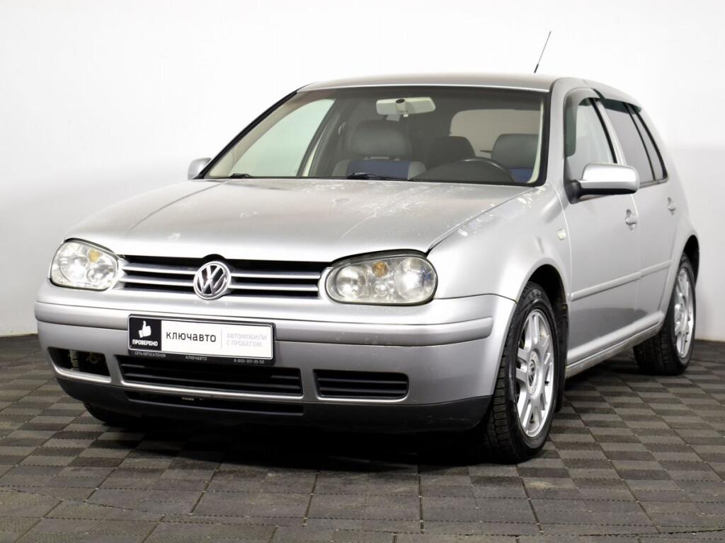 Серый Volkswagen Golf 2000 года с пробегом