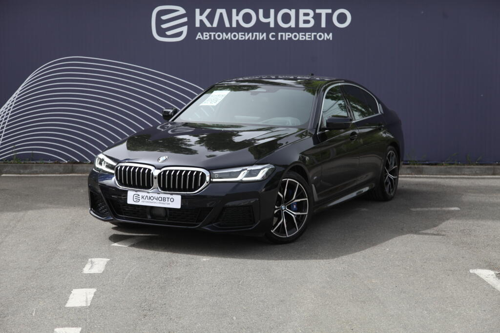 Черный BMW 5 серия 2022 года с пробегом