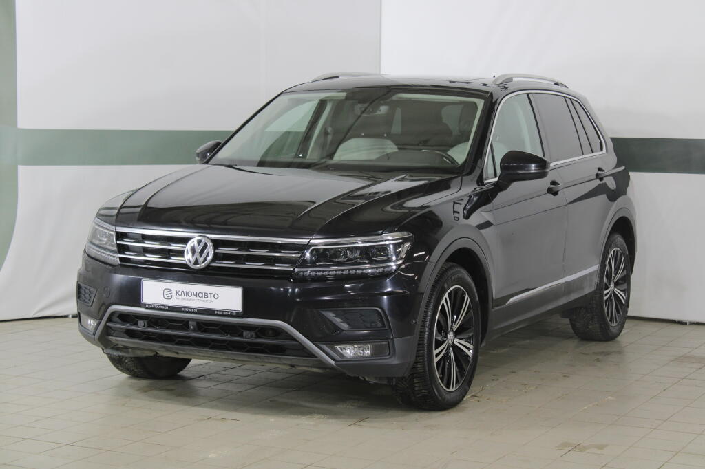 Черный Volkswagen Tiguan 2018 года с пробегом