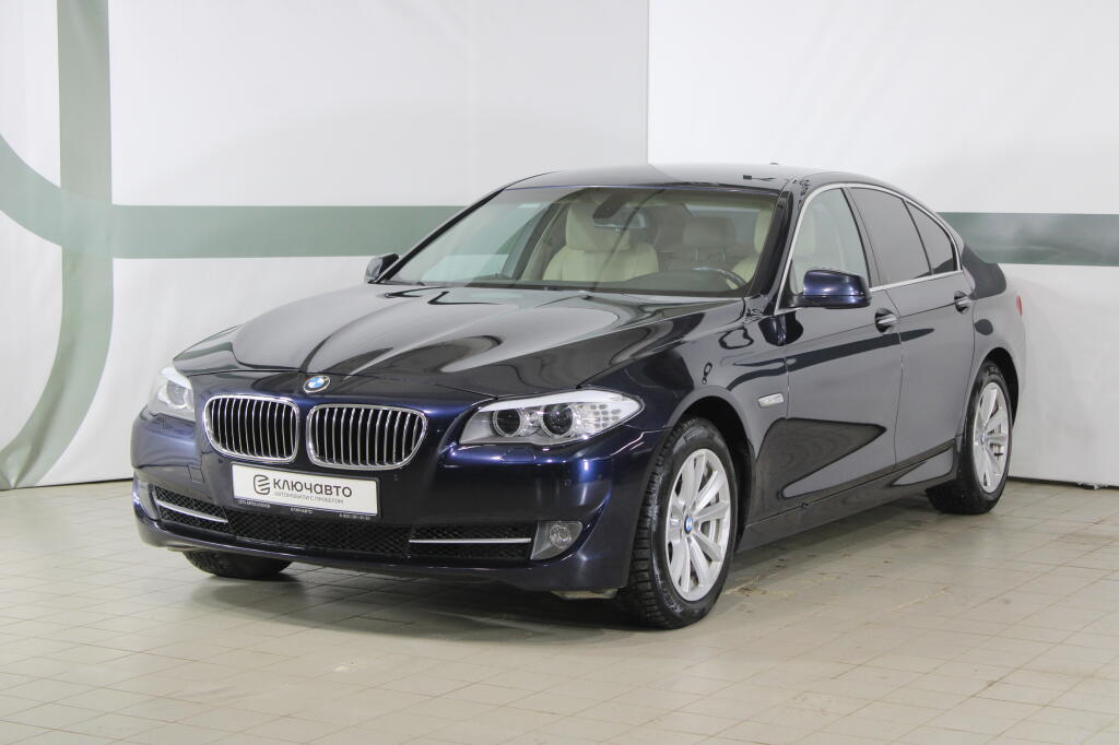 Синий BMW 5 серия 2011 года с пробегом