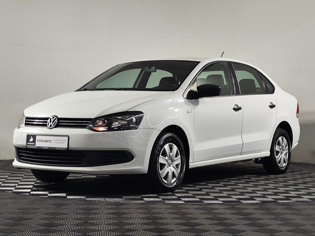 Белый Volkswagen Polo 2014 года с пробегом