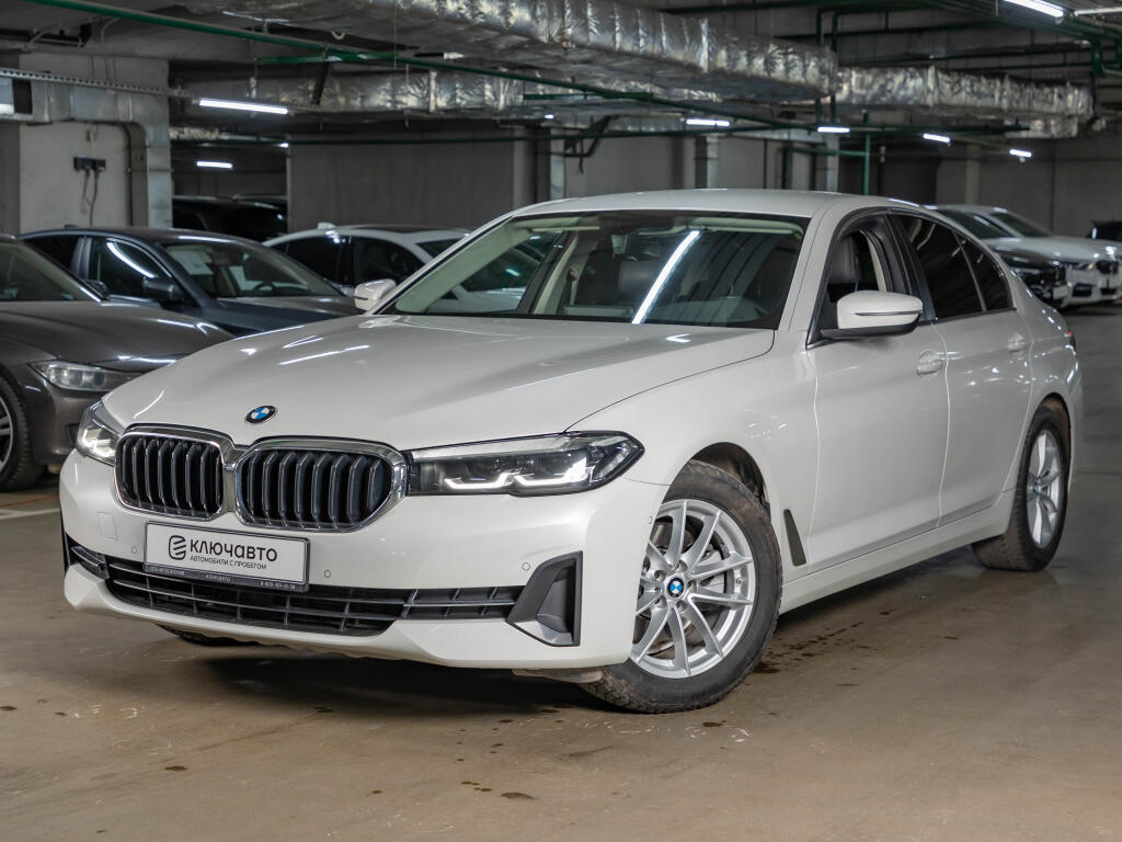 Белый BMW 5 серия 2020 года с пробегом
