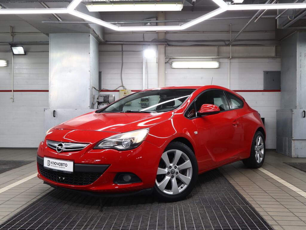 Красный Opel Astra 2012 года с пробегом