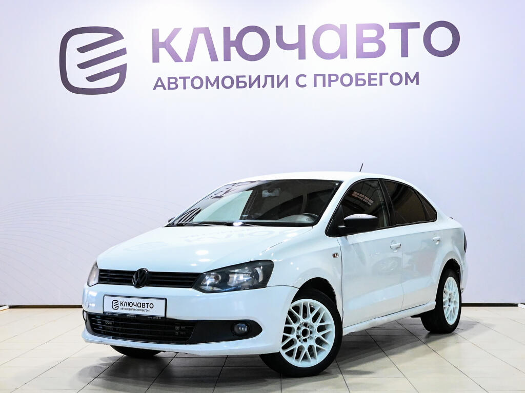 Белый Volkswagen Polo 2014 года с пробегом