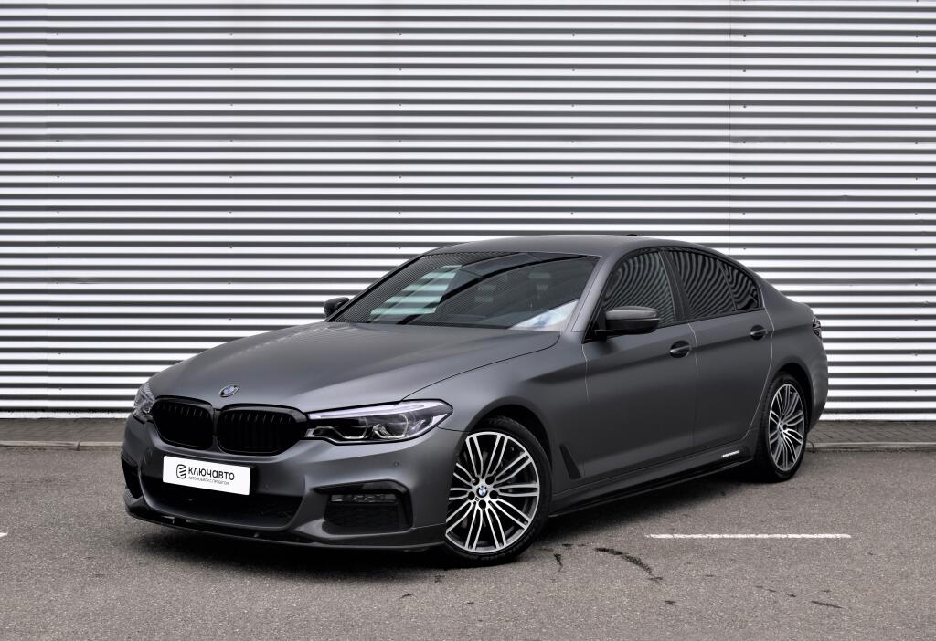 Серый BMW 5 серия 2018 года с пробегом