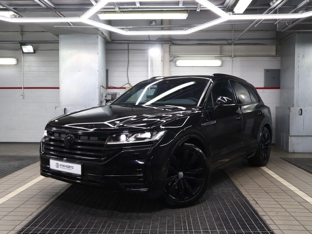 Черный Volkswagen Touareg 2019 года с пробегом