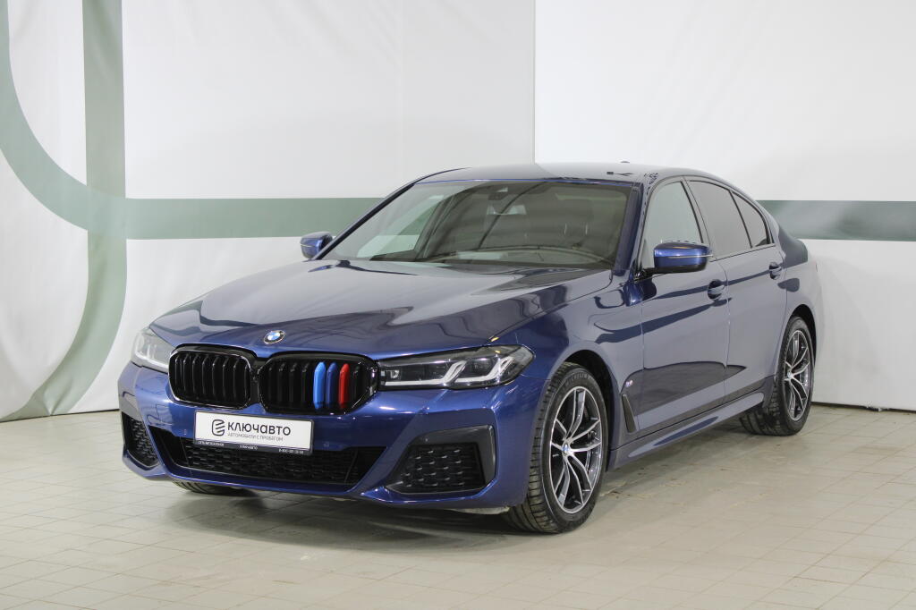 Синий BMW 5 серия 2020 года с пробегом