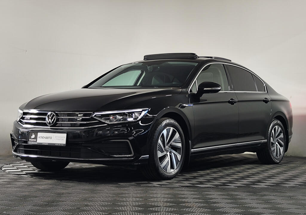 Черный Volkswagen Magotan 2022 года с пробегом