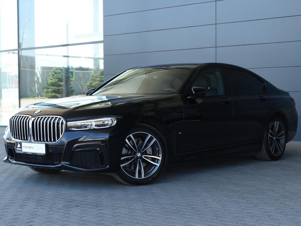 Черный BMW 7 серия 2019 года с пробегом