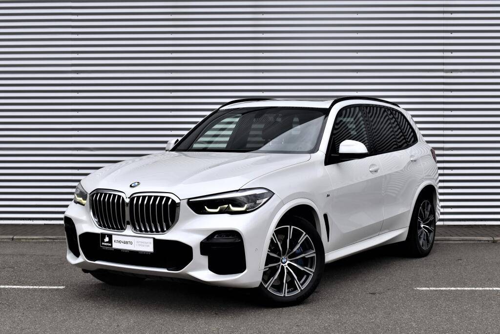 Белый BMW X5 2018 года с пробегом