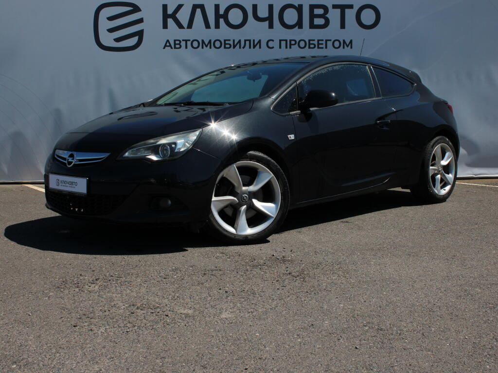 Черный Opel Astra 2012 года с пробегом