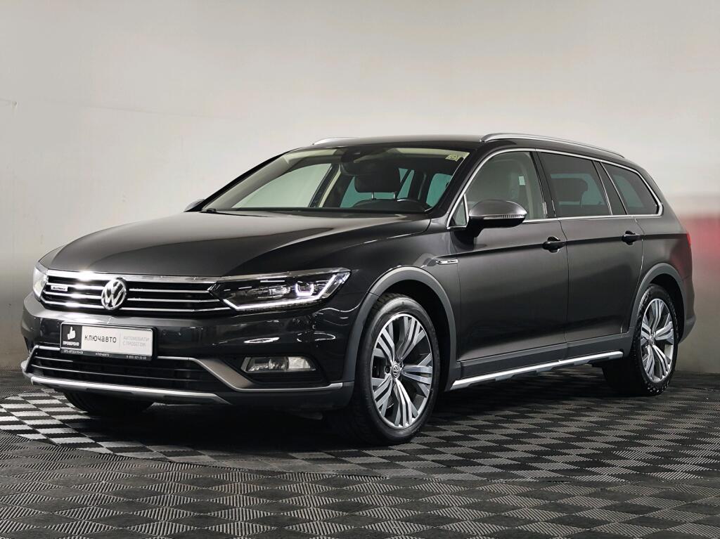 Серый Volkswagen Passat 2019 года с пробегом