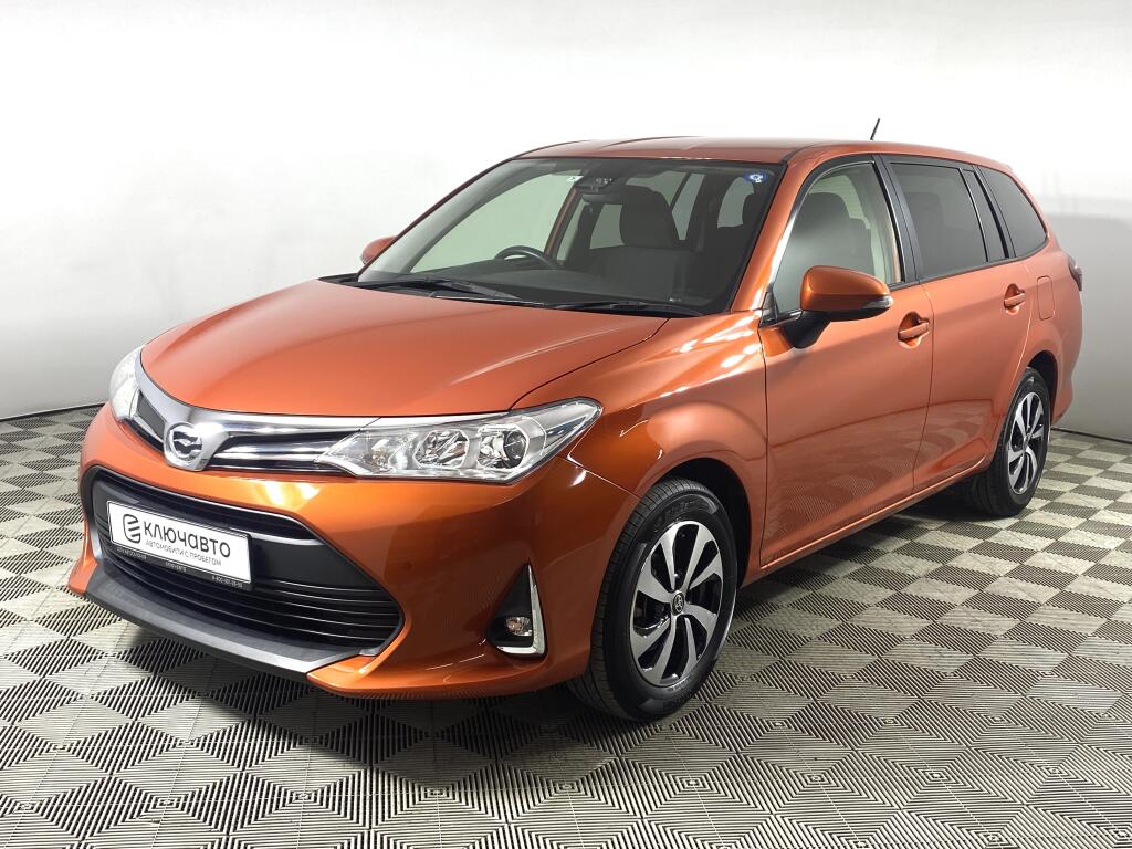 Оранжевый Toyota Corolla 2019 года с пробегом