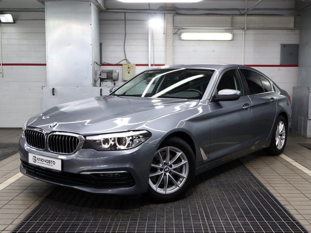 Серый BMW 5 серия 2020 года с пробегом